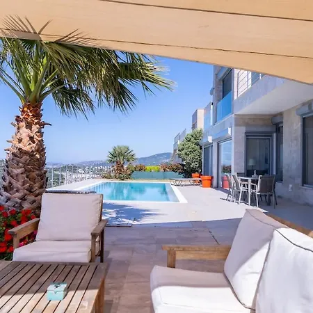 Charming With Amazing View In Bodrum Βίλα *